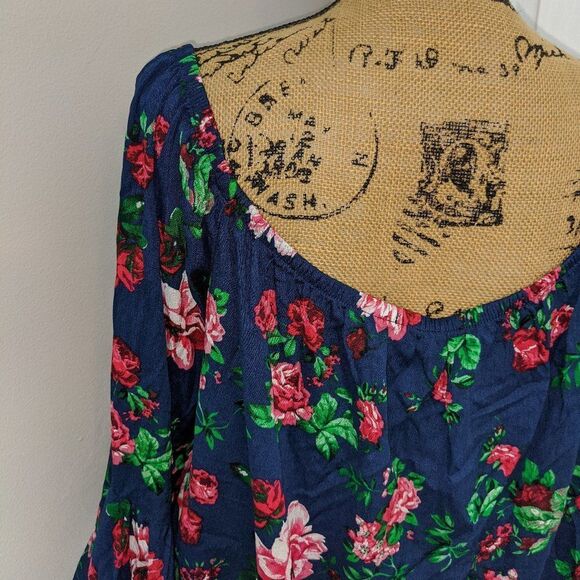 Floral off the shoulder bell sleeve top - Picture 6 of 7